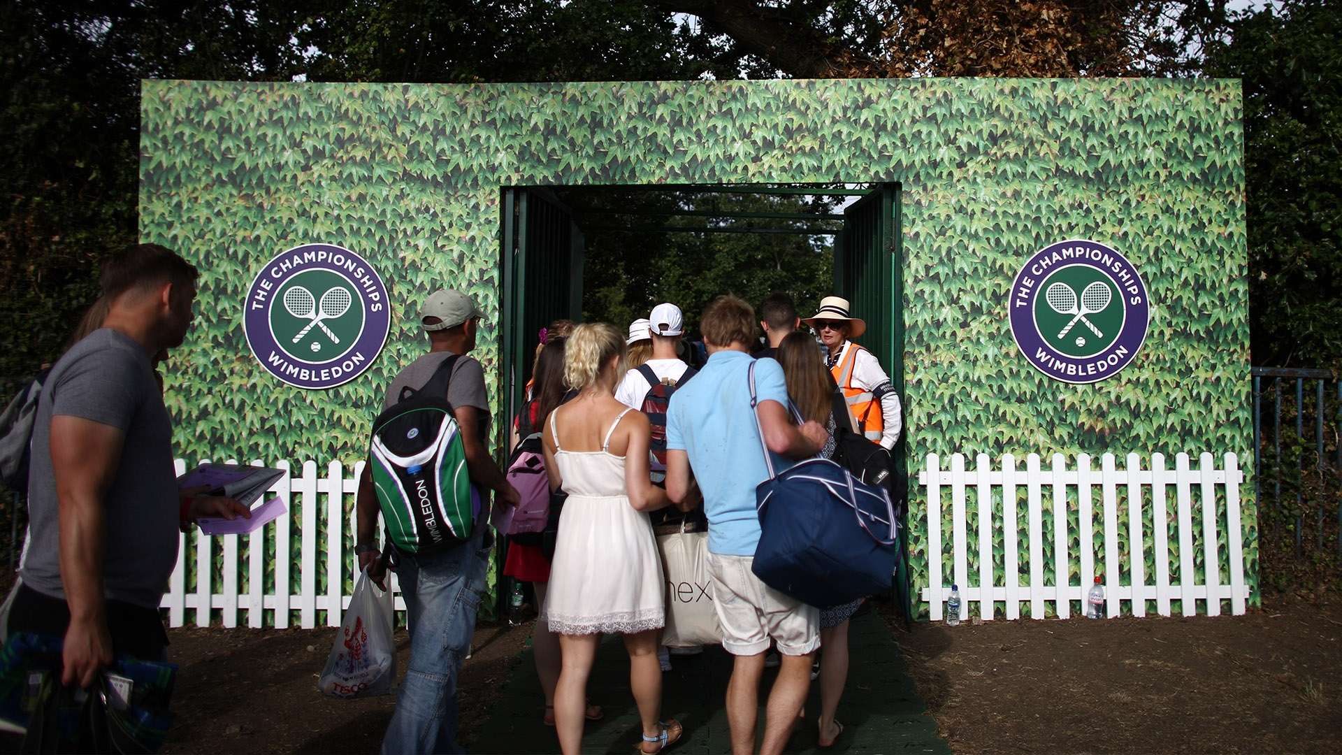 以军称哈马斯释放的第五批被扣押人员已进入以色列.